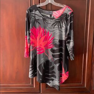 Small 3/4 sleeve tunic